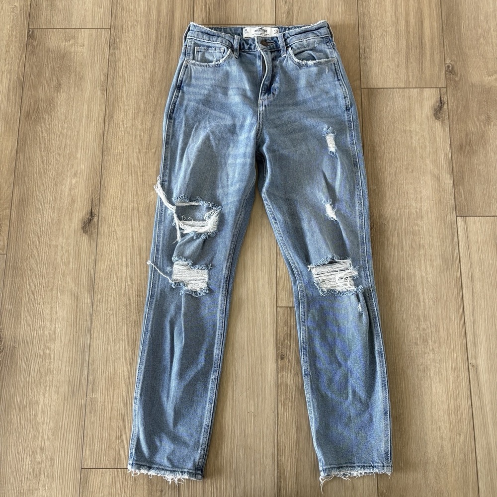 Hollister Curvy Ultra High Rise Mom Jean Size 0 Light Wash 24/27 DISTRESSED - Picture 1 of 9